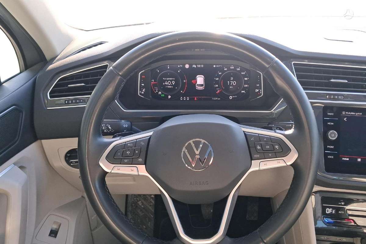 Volkswagen Tiguan - 11