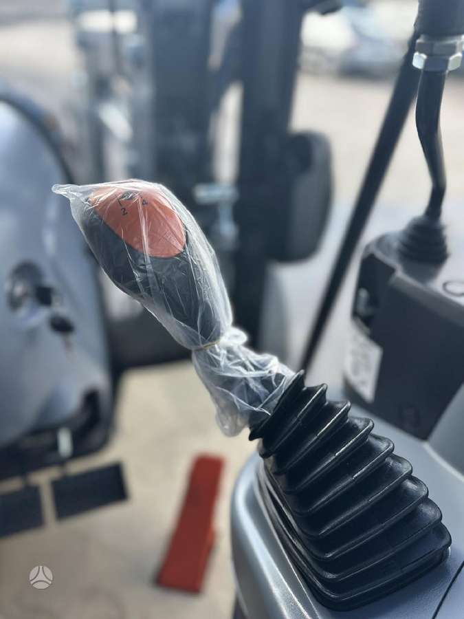 LS Mtron MT5, traktori