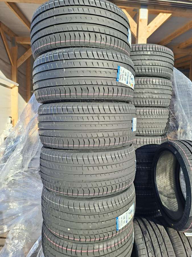 Triangle, summer 265/35 R20