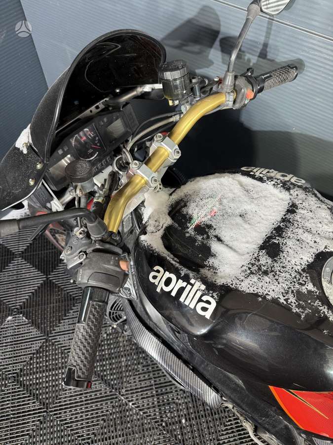 Aprilia Tuono 1000cc, superbikes