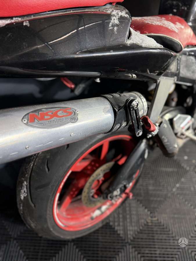 Aprilia Tuono 1000cc, superbikes