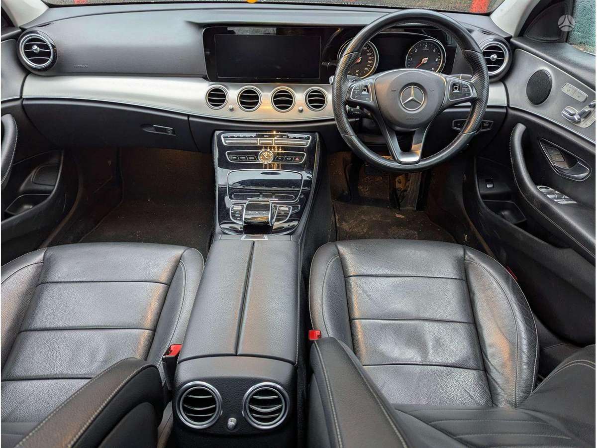 Mercedes-Benz E220 engine
