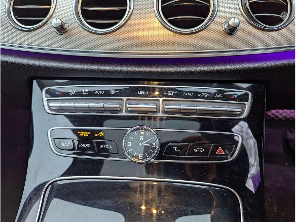 Mercedes-Benz E220 engine