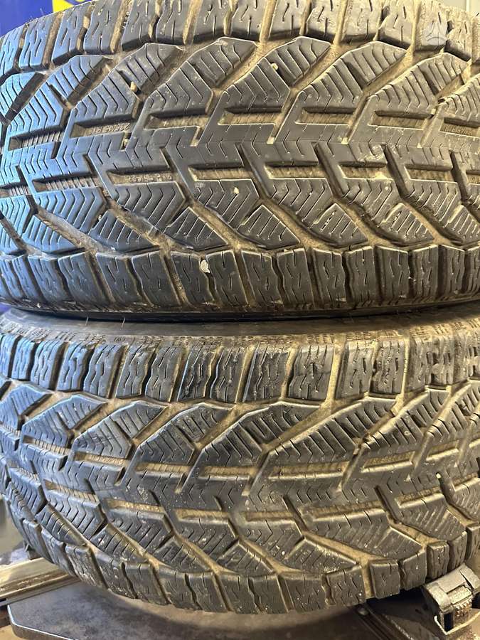Orium, winter 235/45 R18