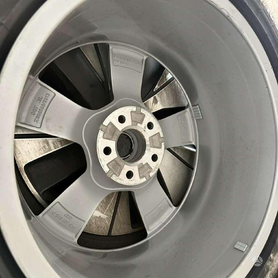 Audi A6, lengvojo lydinio, R18