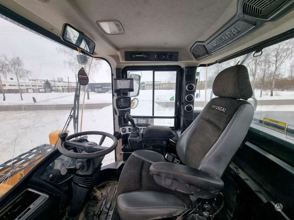 Hyundai HL975, frontal loader