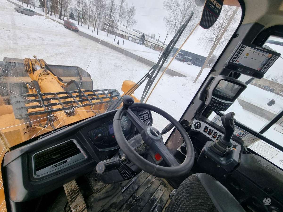Hyundai HL975, frontal loader