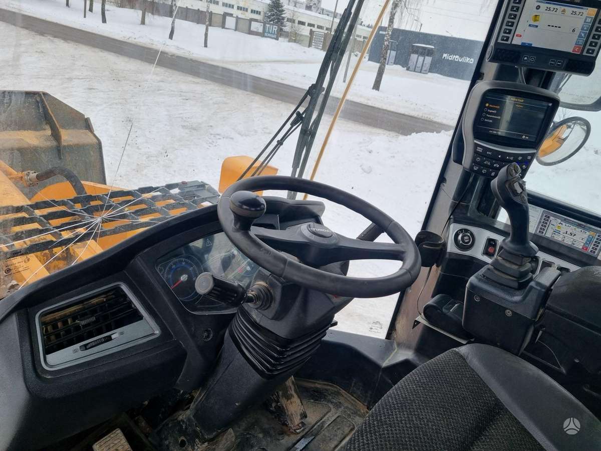 Hyundai HL975, frontal loader
