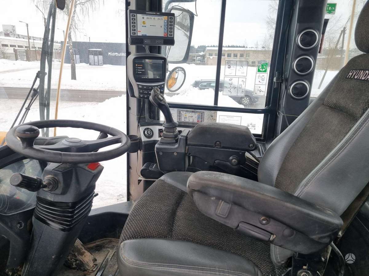 Hyundai HL975, frontal loader