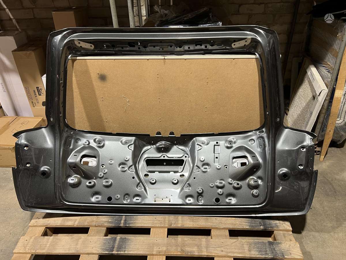 Audi Q7 hood (front, rear)