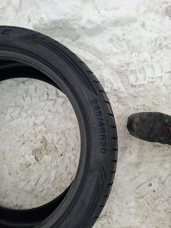 Triangle, summer 245/45 R20