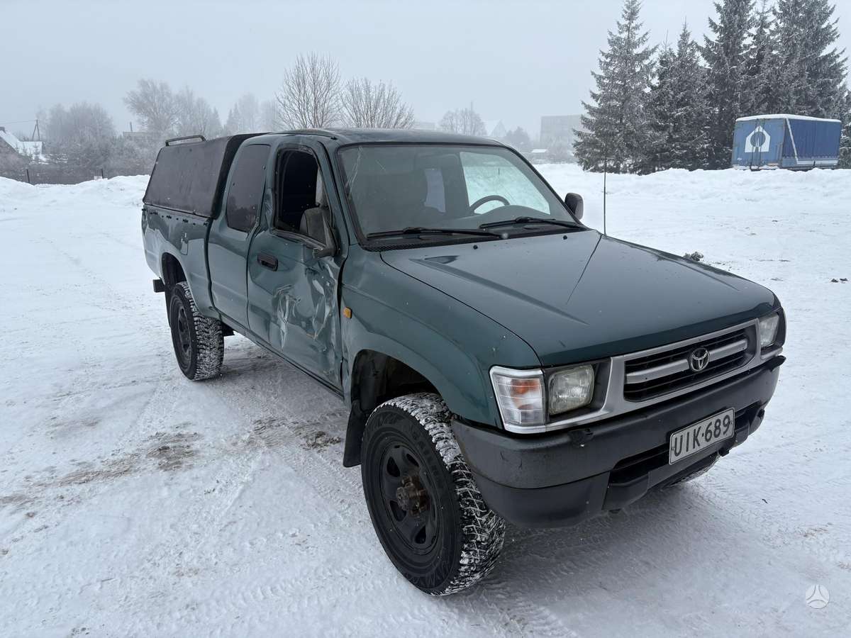 Toyota Hilux, 1999 3