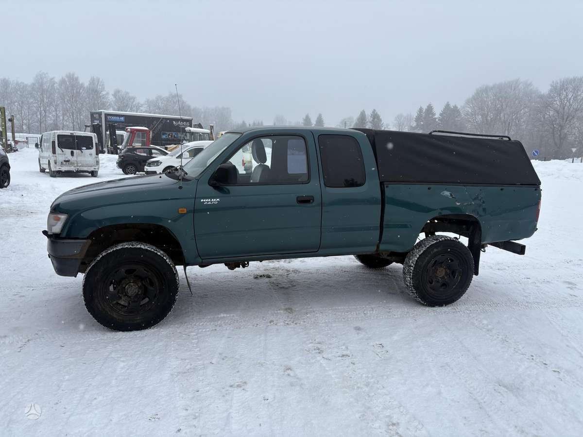 Toyota Hilux, 1999 8