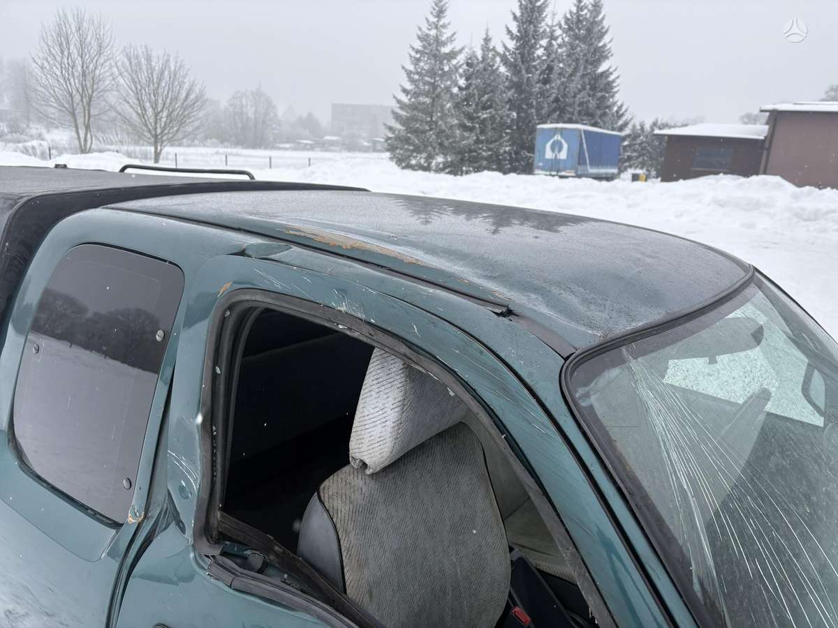 Toyota Hilux, 1999 10