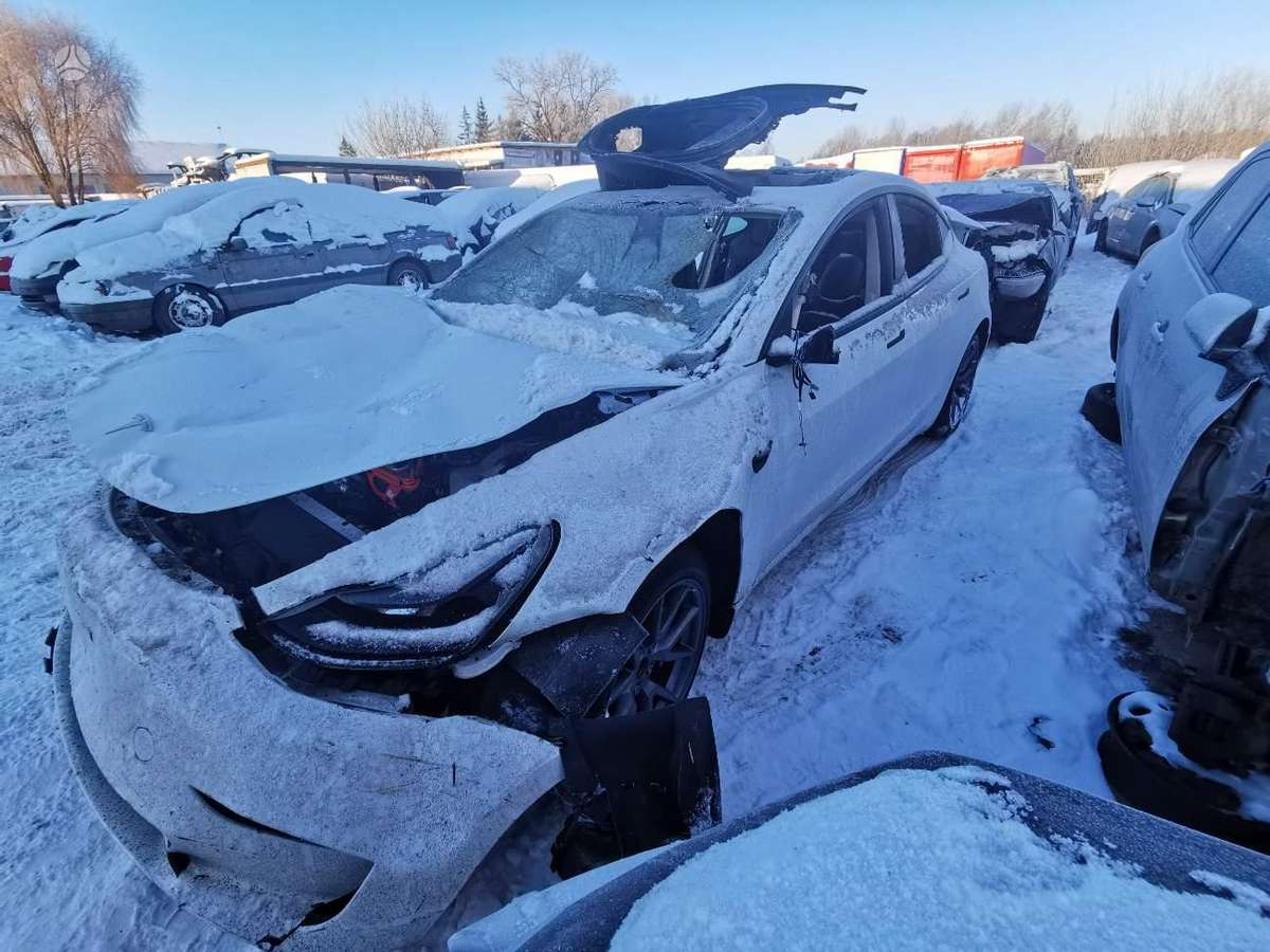 Tesla Model 3 по частям. 2026 6 03 pigios dalys utenoje 37068744056 ardoma