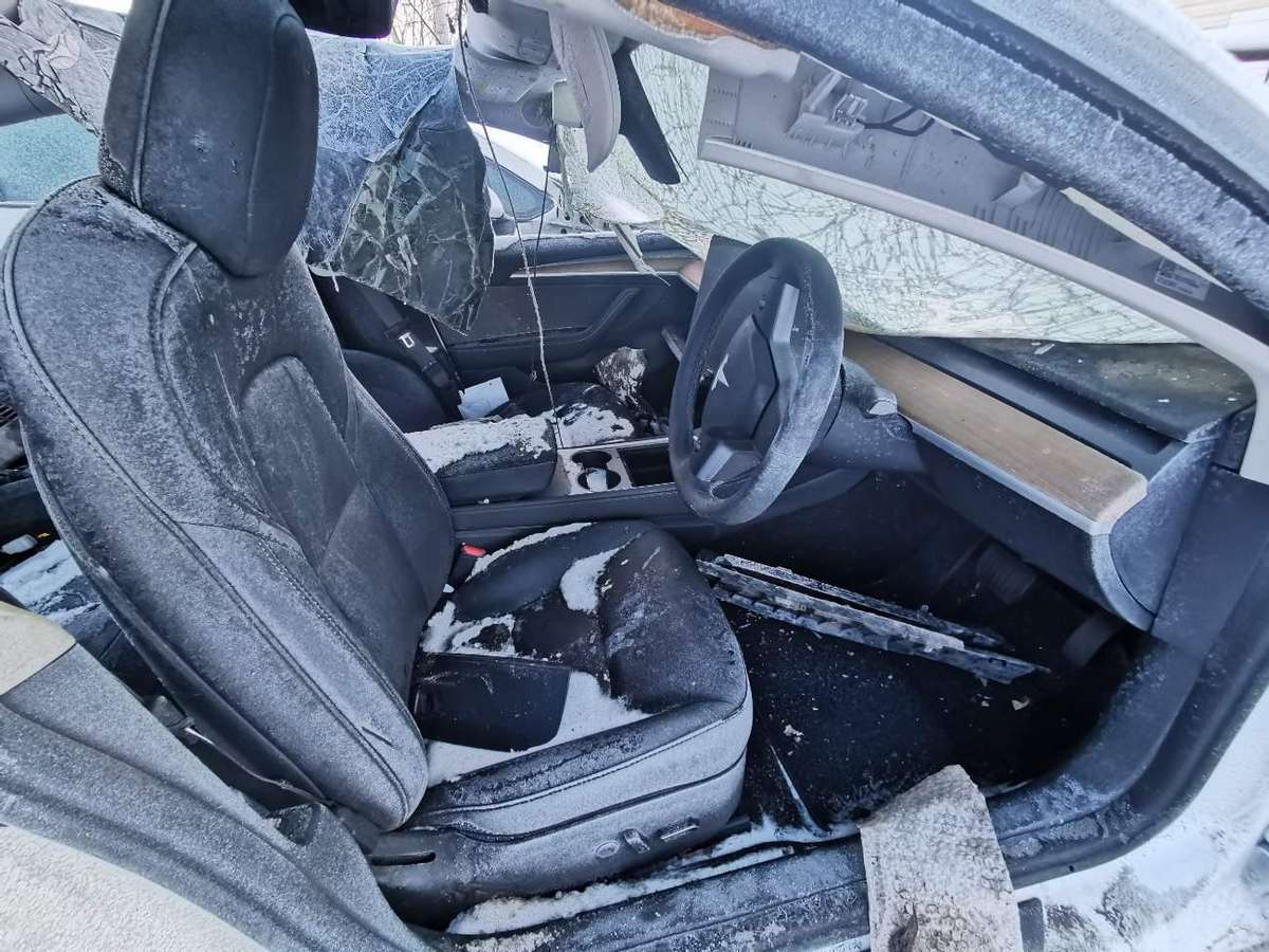 Tesla Model 3 по частям. 2026 6 03 pigios dalys utenoje 37068744056 ardoma