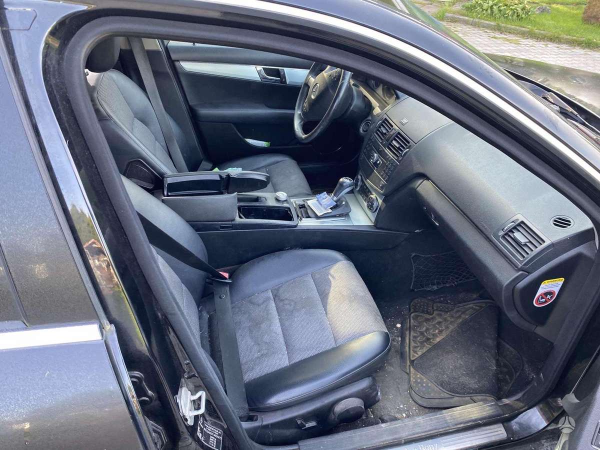 Mercedes-Benz C220