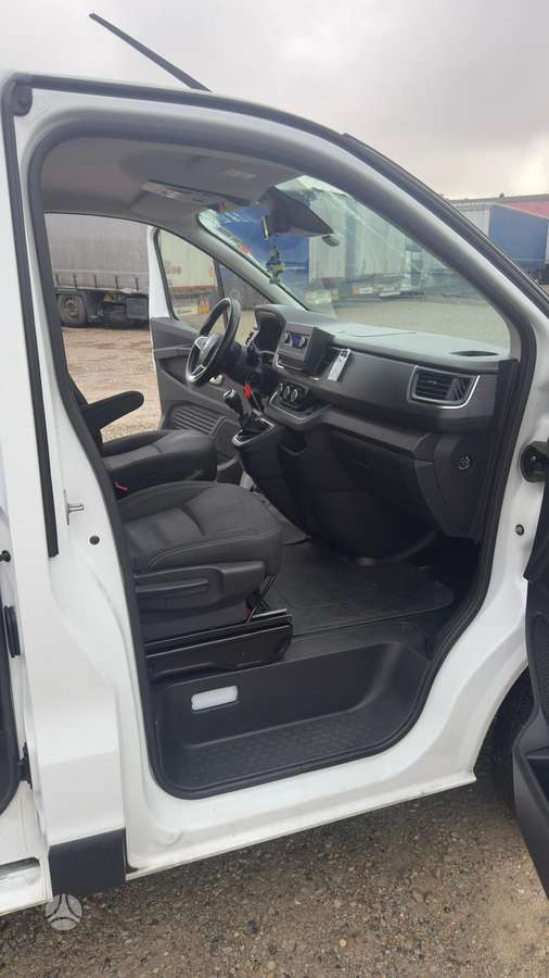 Renault Trafic, passenger minibus
