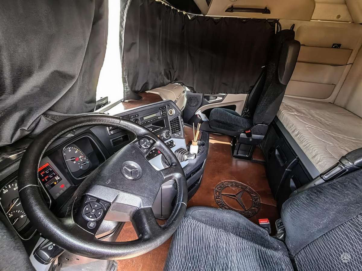 Mercedes-Benz GigaSpace Actros 1845, double sleeper