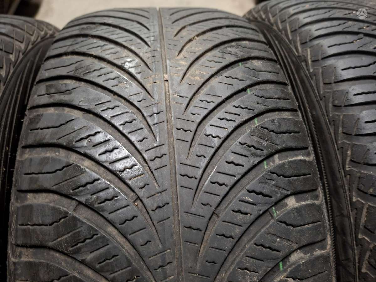 Goodyear, всесезонные 215/55 R17