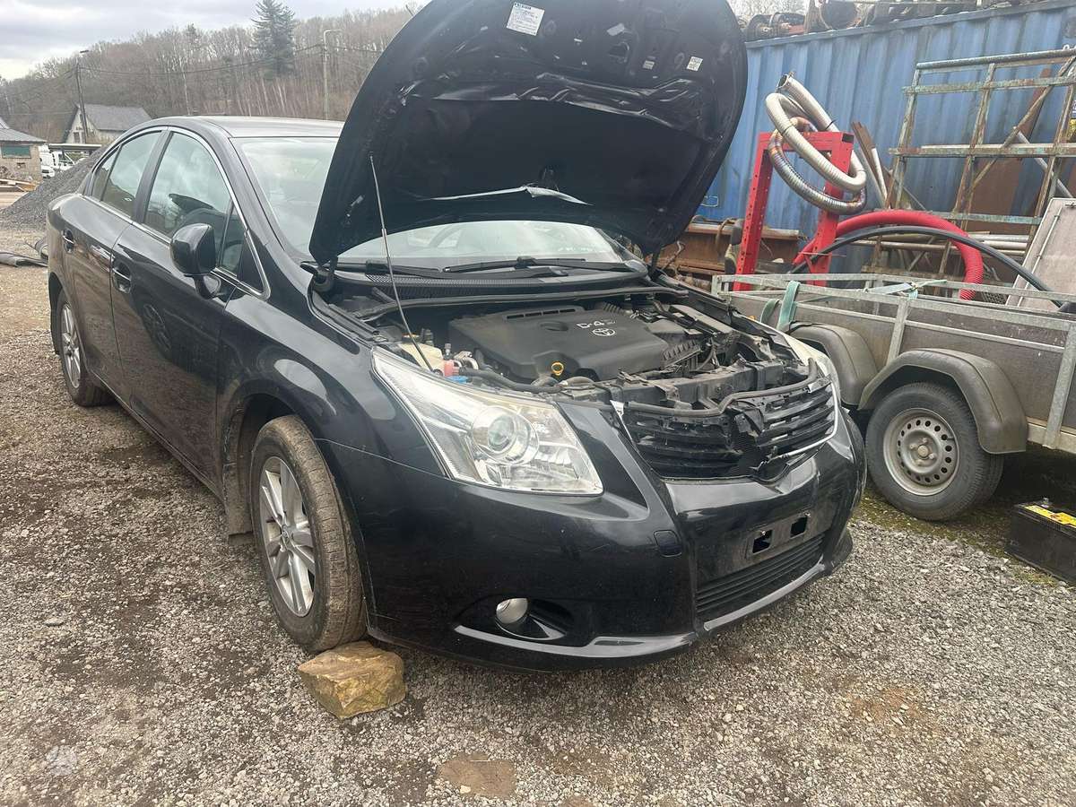 Toyota Avensis kėbulo dalys