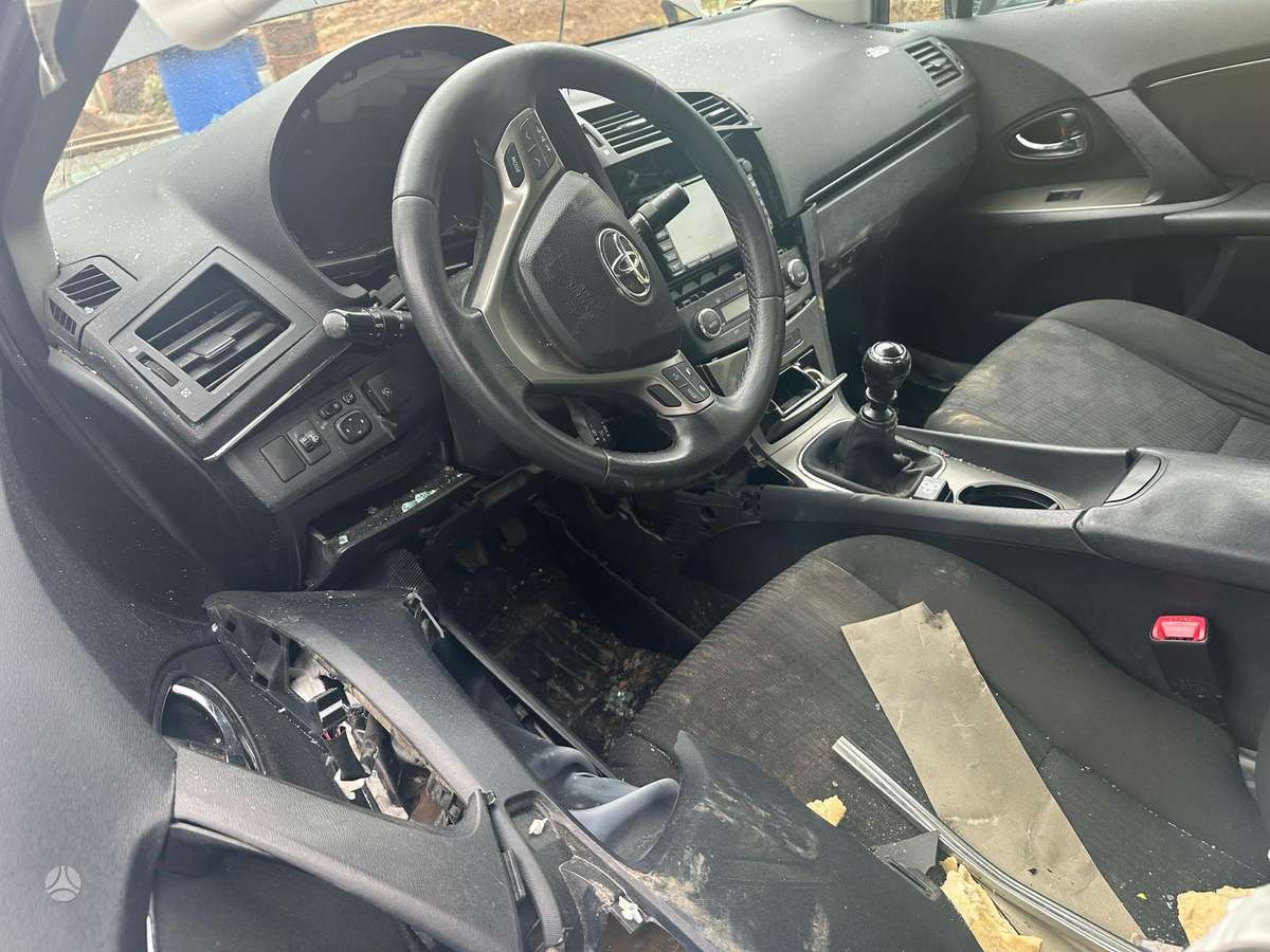 Toyota Avensis kėbulo dalys