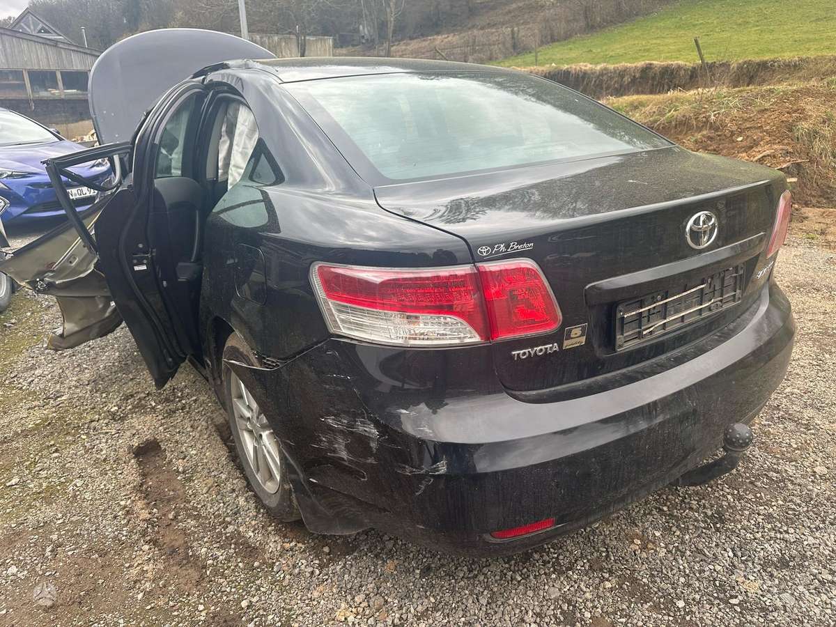 Toyota Avensis kėbulo dalys