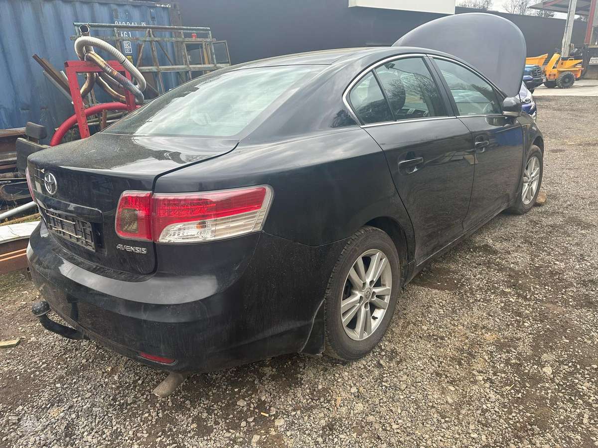 Toyota Avensis kėbulo dalys