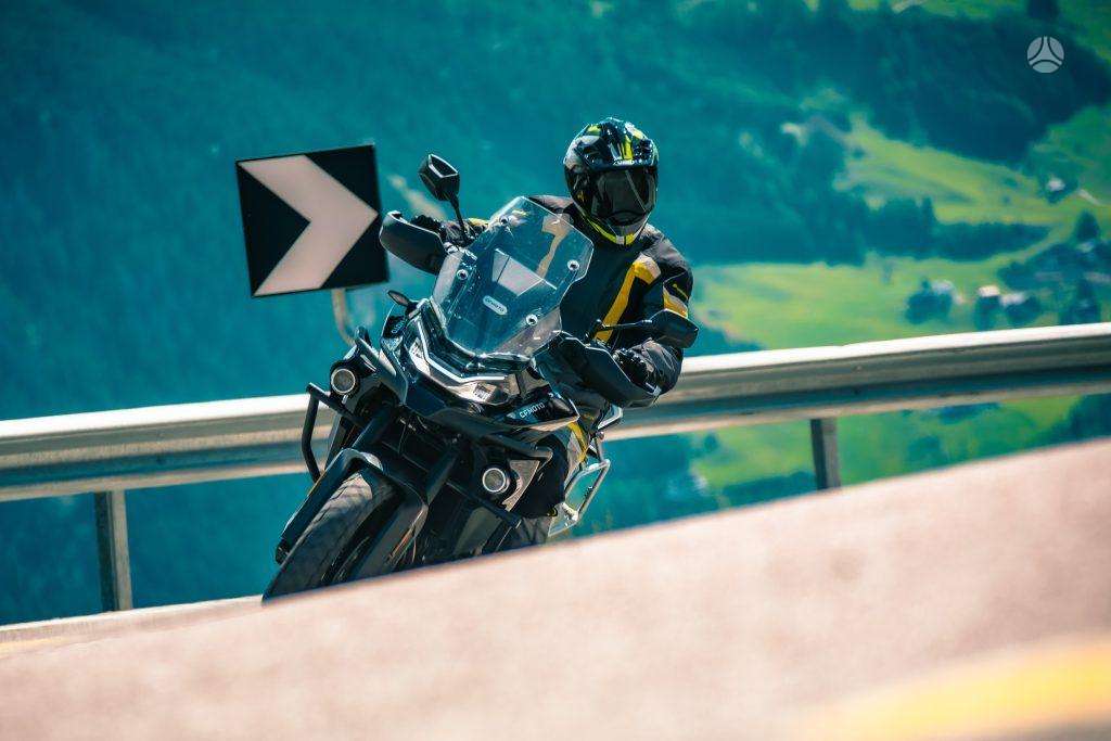 CFMOTO 800MT 799cc, keturračiai