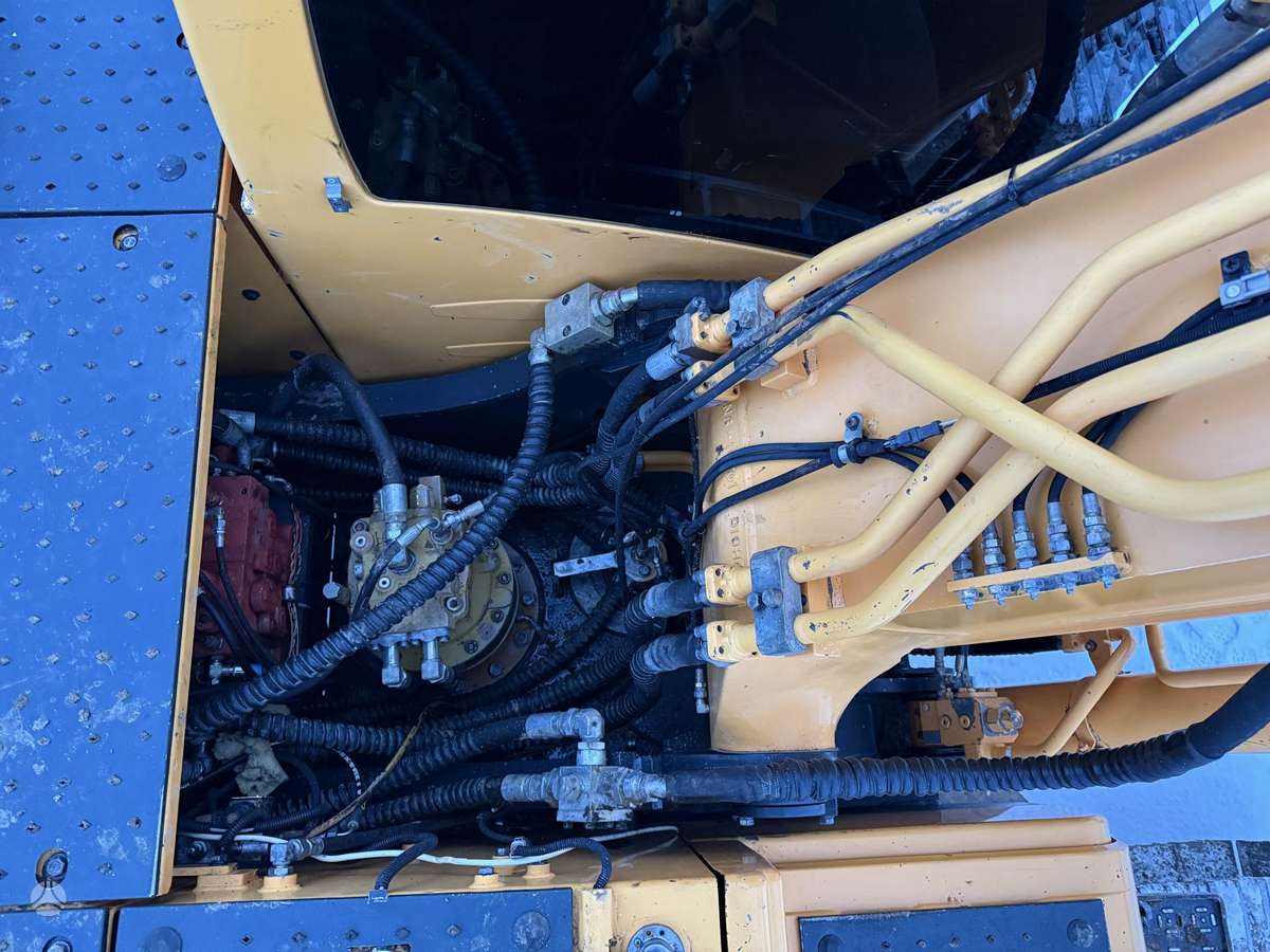 Hyundai Robex 210 LC-9, экскаваторы