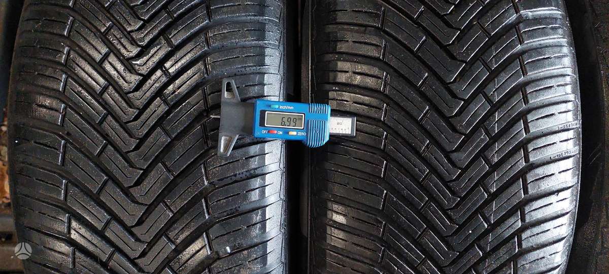 Continental, всесезонные 235/55 R17