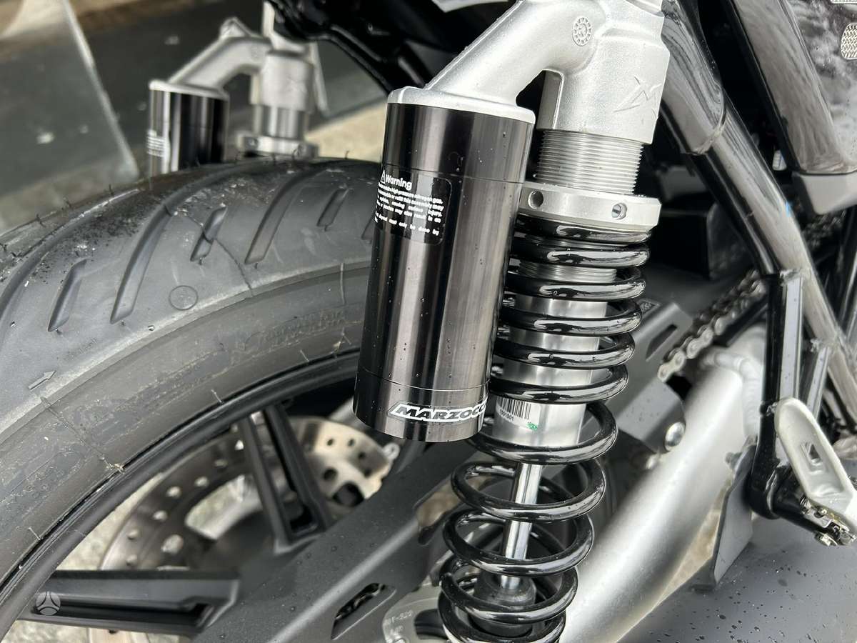 Triumph Speed Triple 900cc, street / klasikiniai