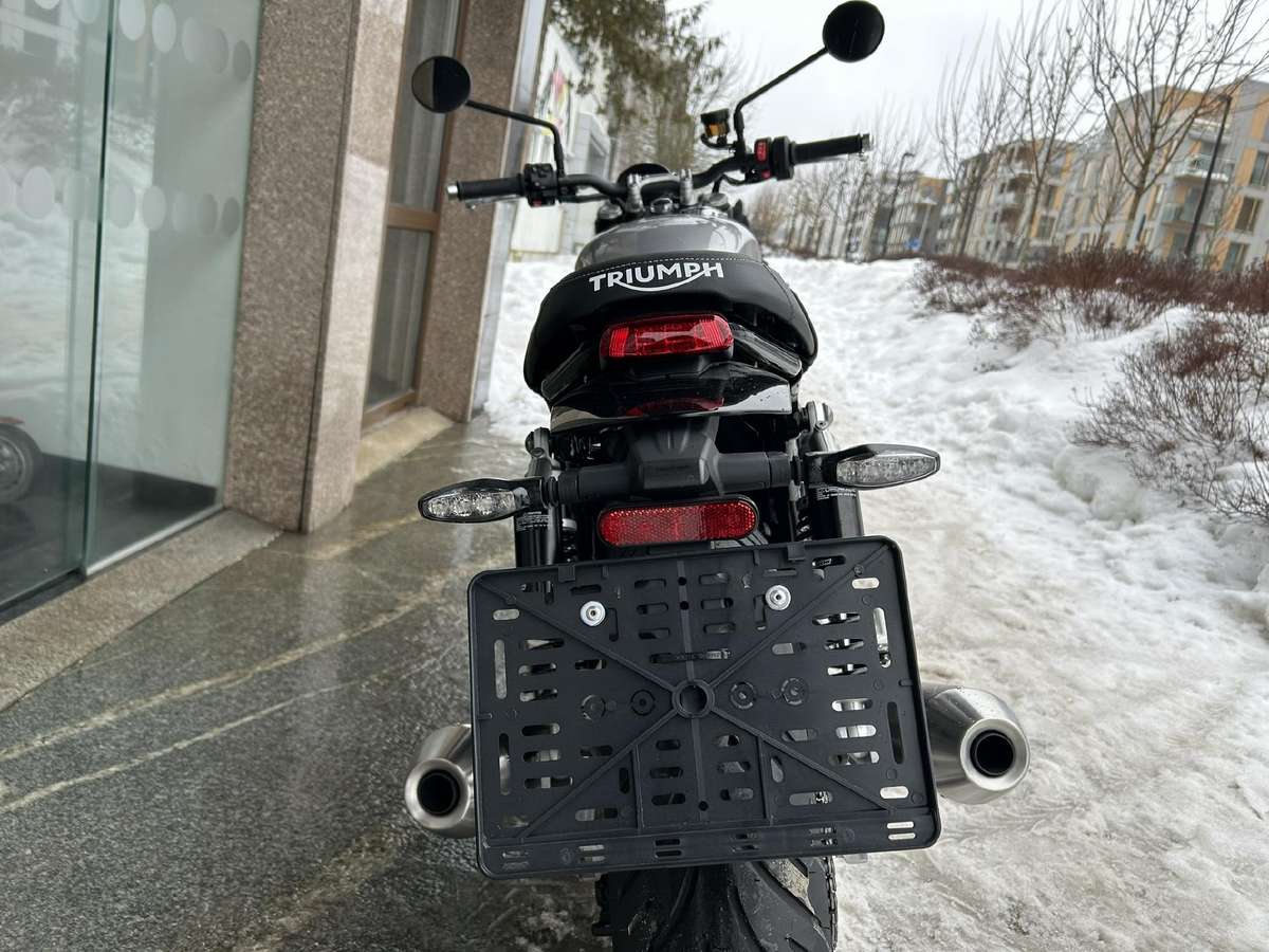 Triumph Speed Triple 900cc, street / klasikiniai