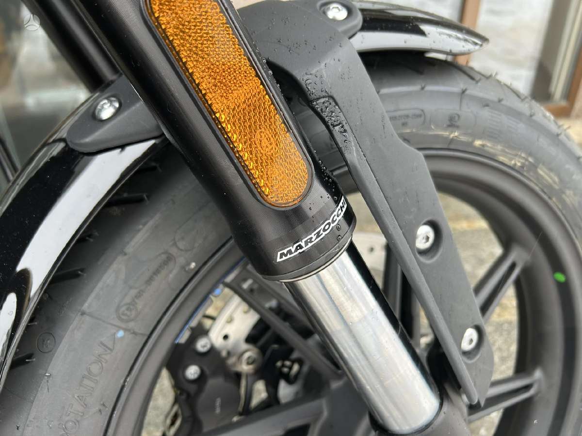 Triumph Speed Triple 900cc, street / klasikiniai