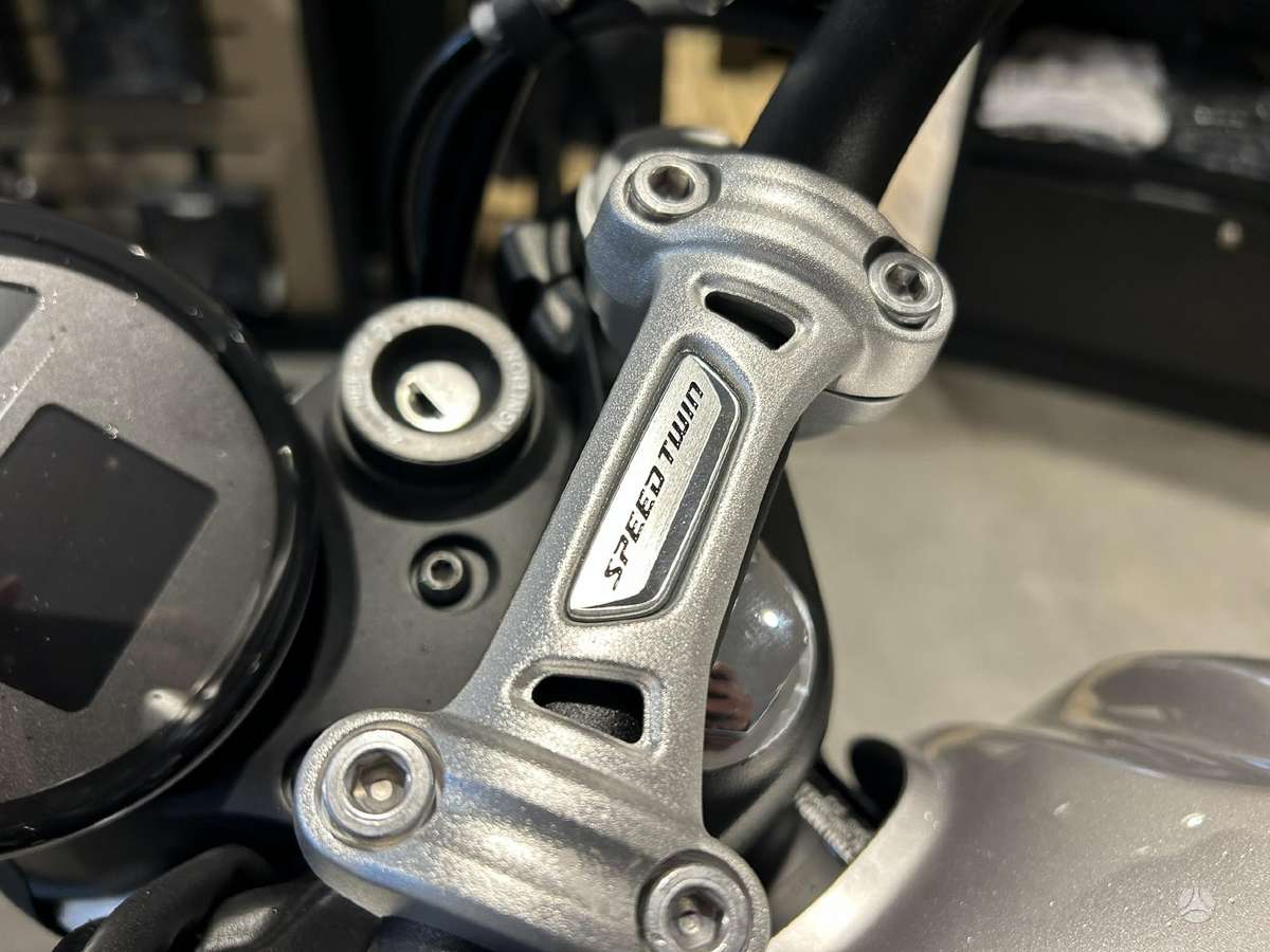 Triumph Speed Triple 900cc, street / klasikiniai