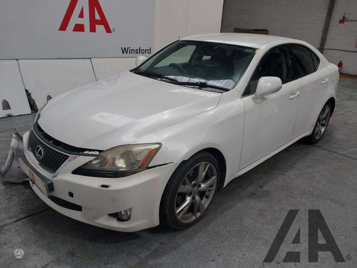 Lexus IS klasė