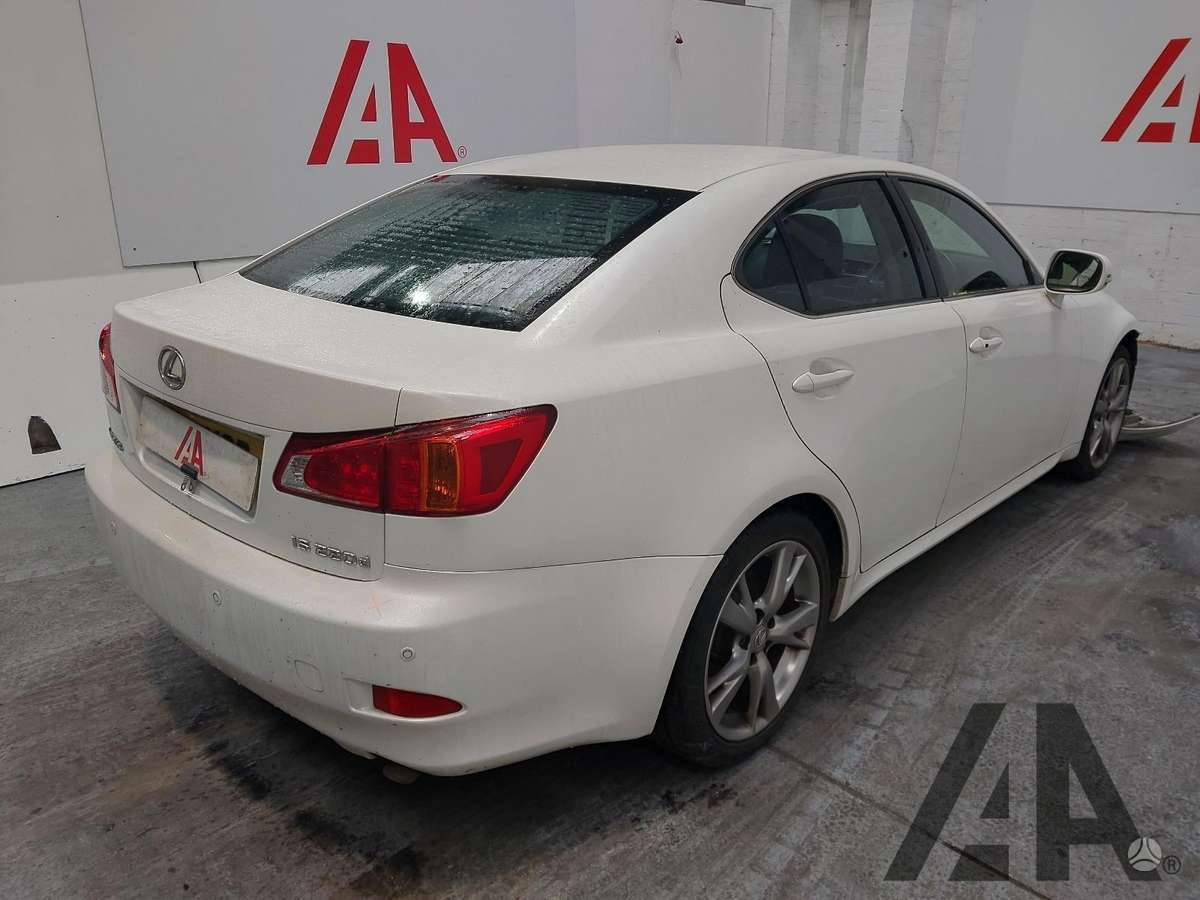 Lexus IS klasė