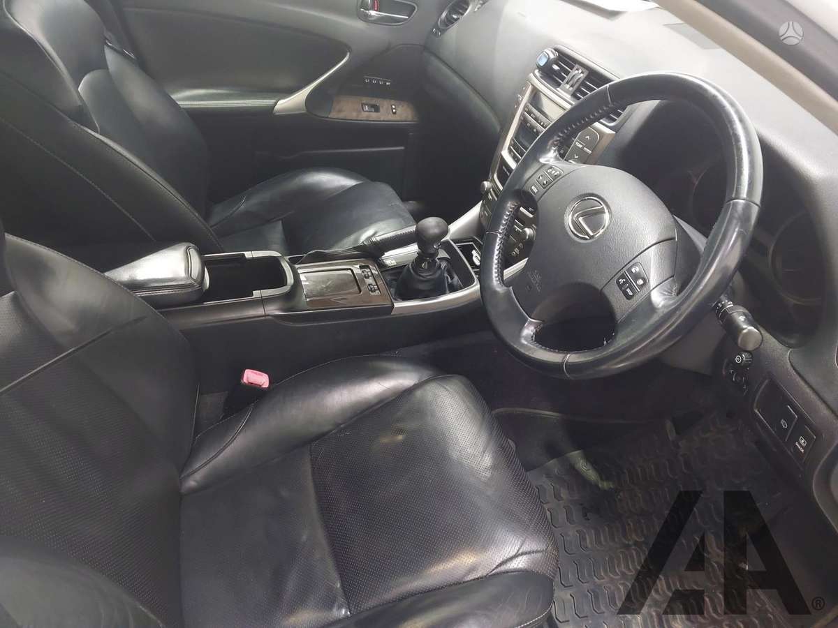 Lexus IS klasė