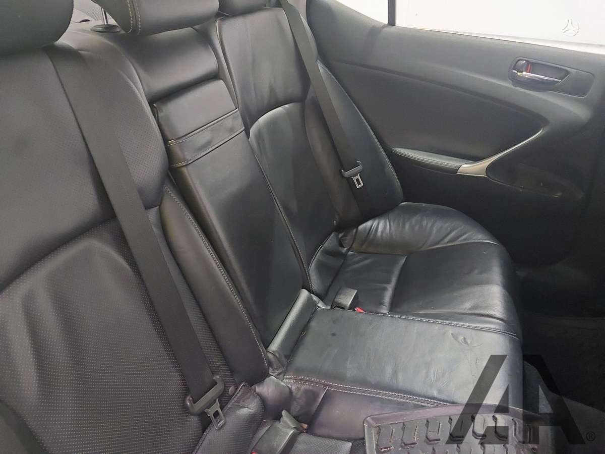 Lexus IS klasė