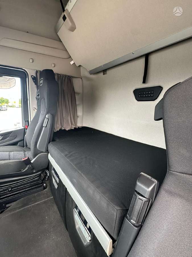 Iveco S-WAY 460 LNG, тягачи