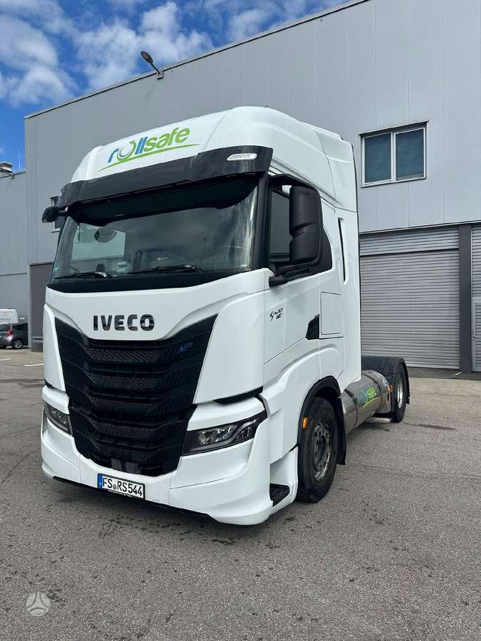 Iveco S-WAY 460 LNG, тягачи