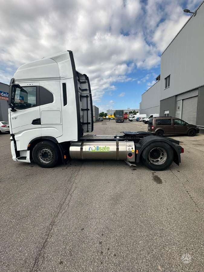 Iveco S-WAY 460 LNG, тягачи