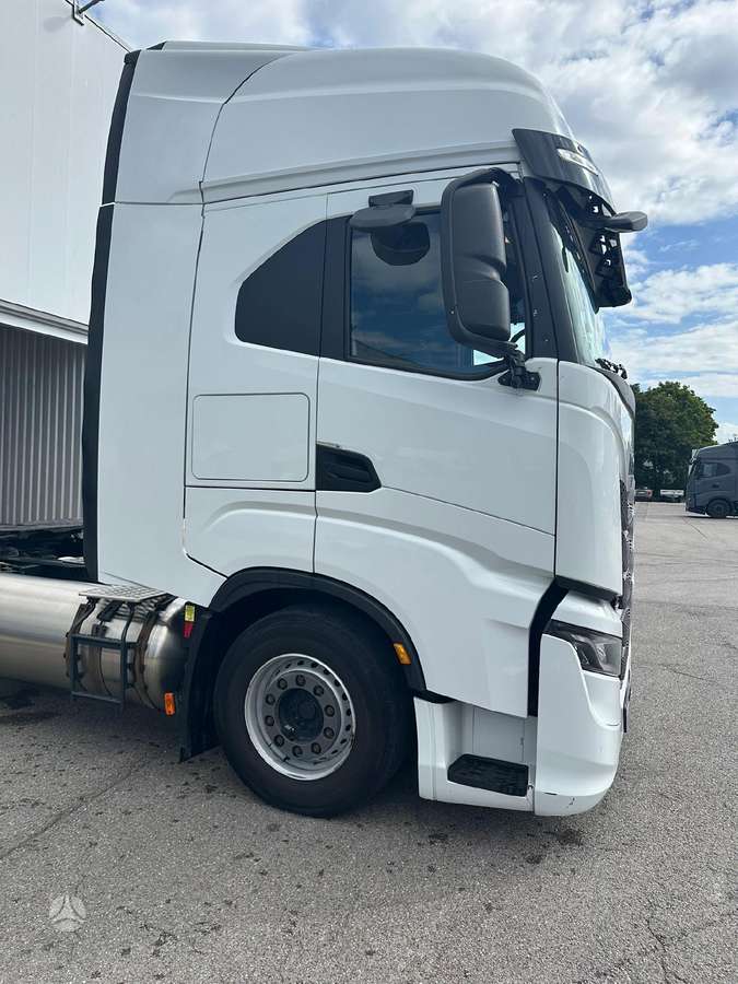 Iveco S-WAY 460 LNG, тягачи