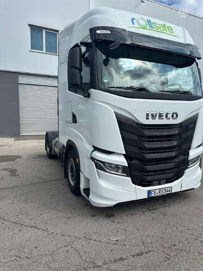 Iveco S-WAY 460 LNG, тягачи