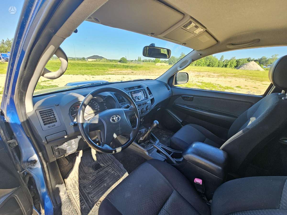 Toyota Hilux - 5