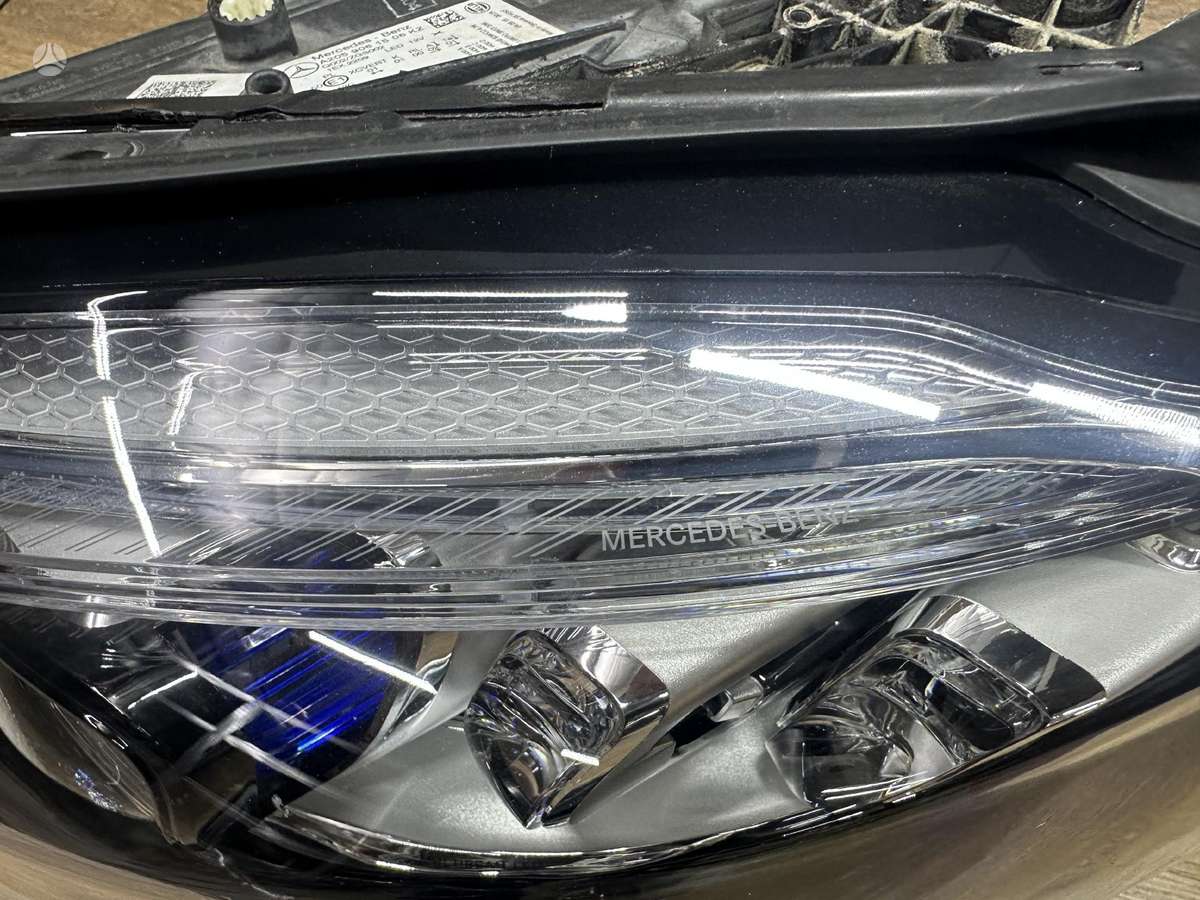 Mercedes-Benz C klasė lights