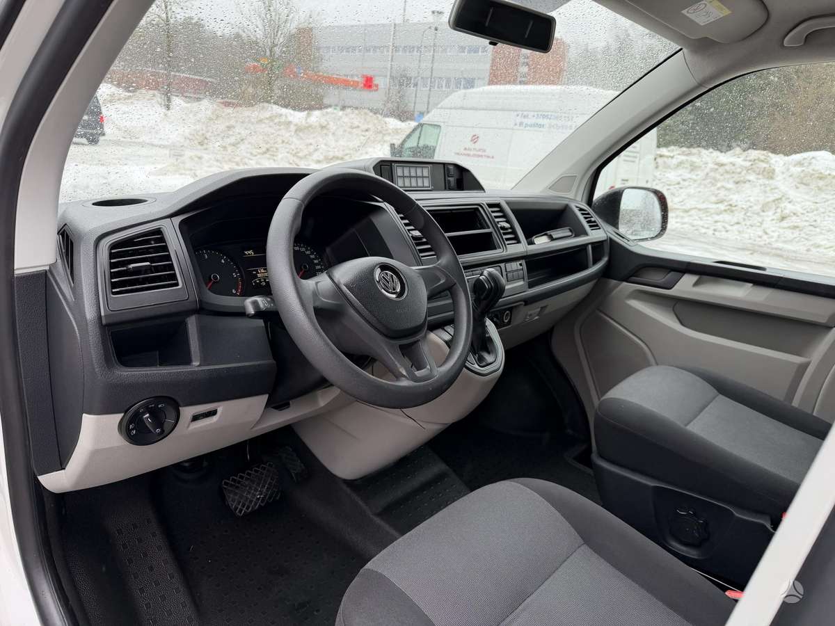 Volkswagen Caravelle - 11