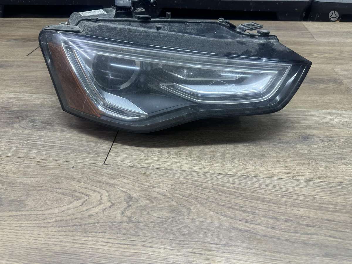 Audi A4 žibintai