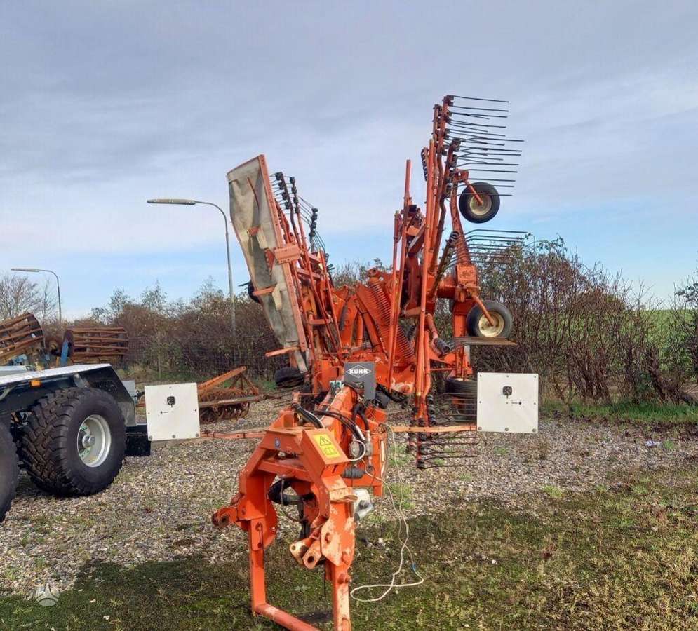 Kuhn GA8020, rakes
