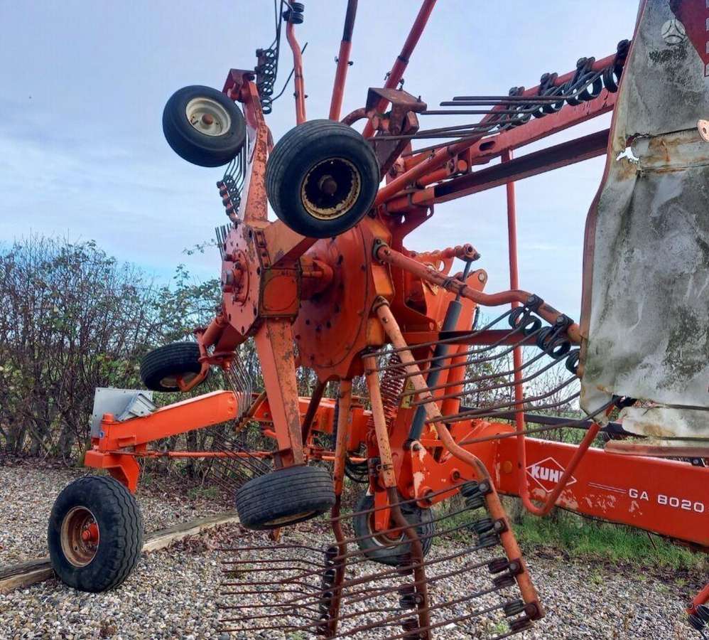 Kuhn GA8020, rakes